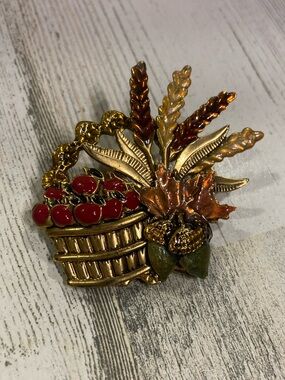 VTG KC Kenneth Cole Layered Fall Harvest Wheat Apples Acorn Pin Brooch Enamel